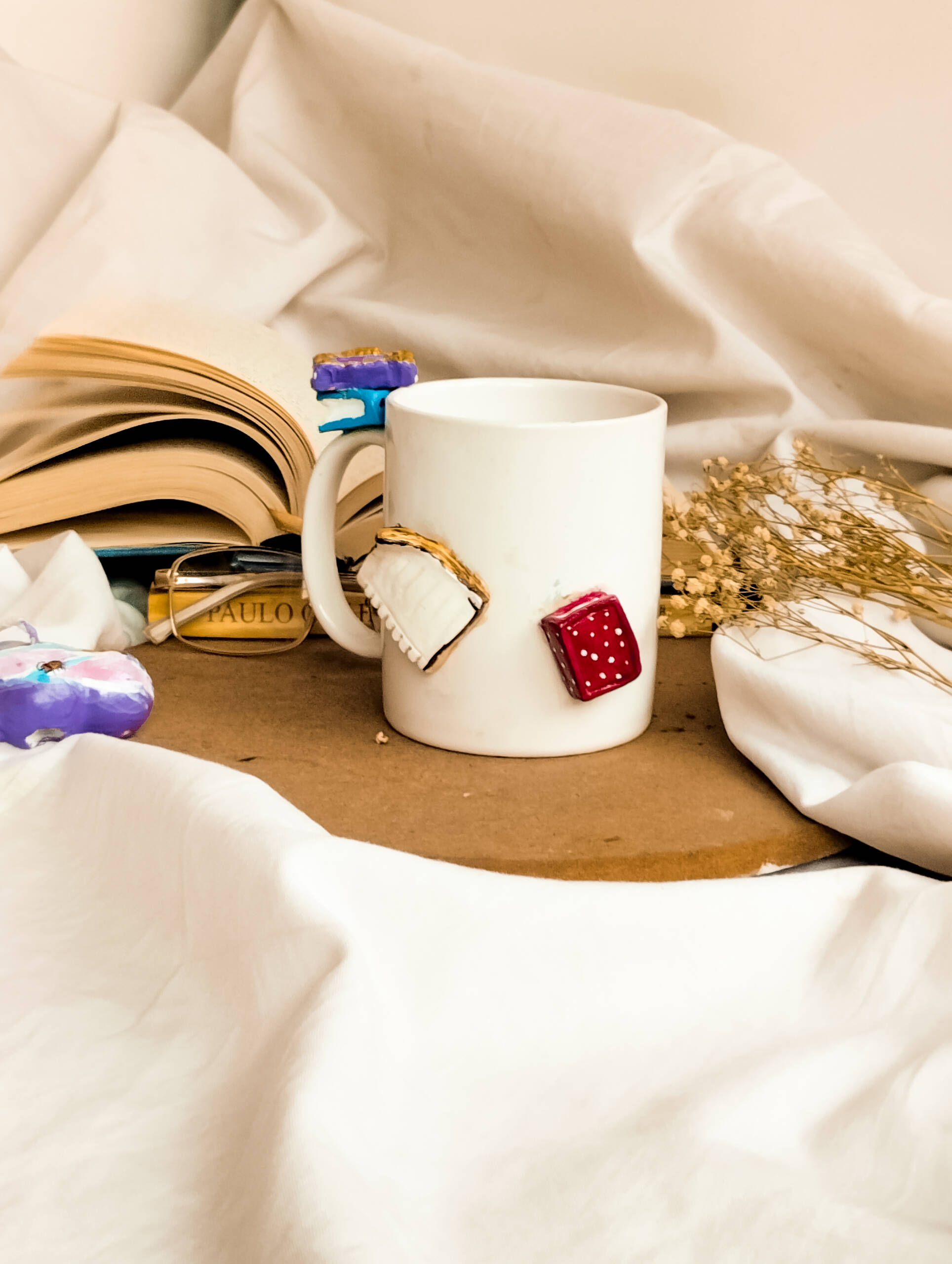 Book Themed 3D Mug - Image 2